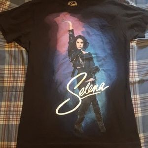 Selena Tee